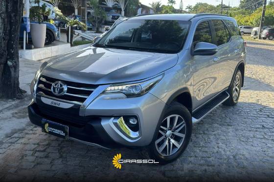 TOYOTA HILUX SW4 2.8 SRX 4X4 16V TURBO INTERCOOLER DIESEL 4P AUTOMÁTICO
